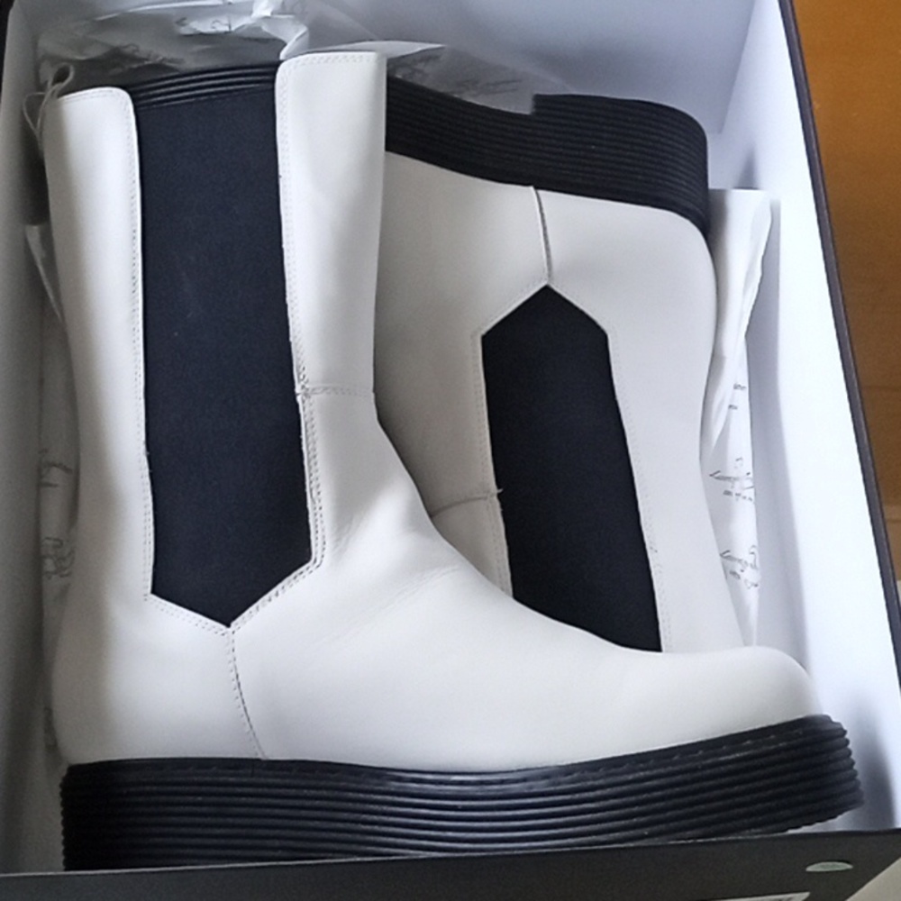 Womans boots